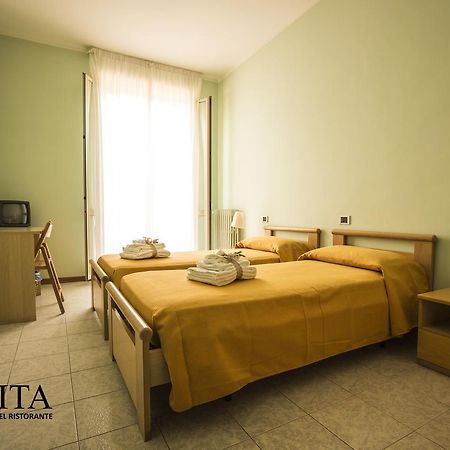 Hotel Anita Amelia Buitenkant foto