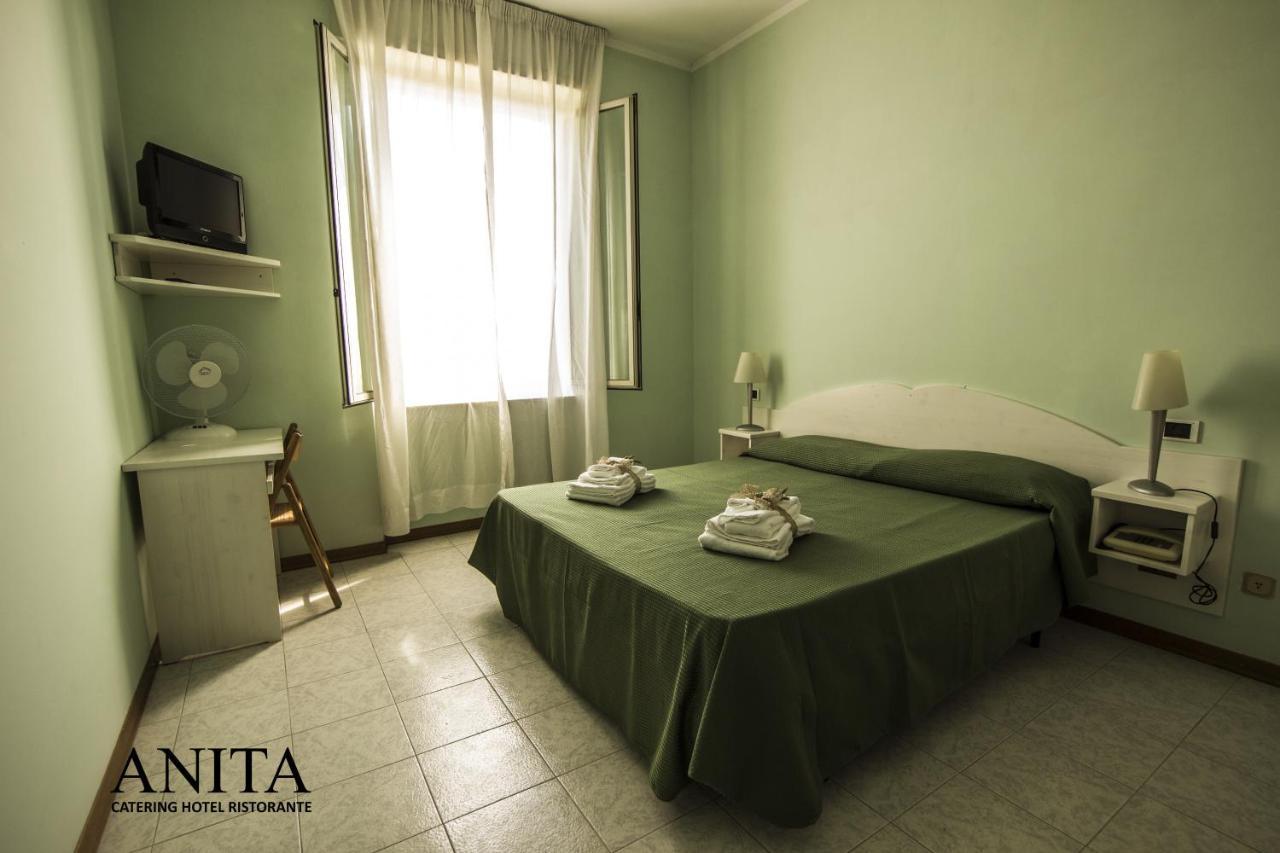 Hotel Anita Amelia Buitenkant foto