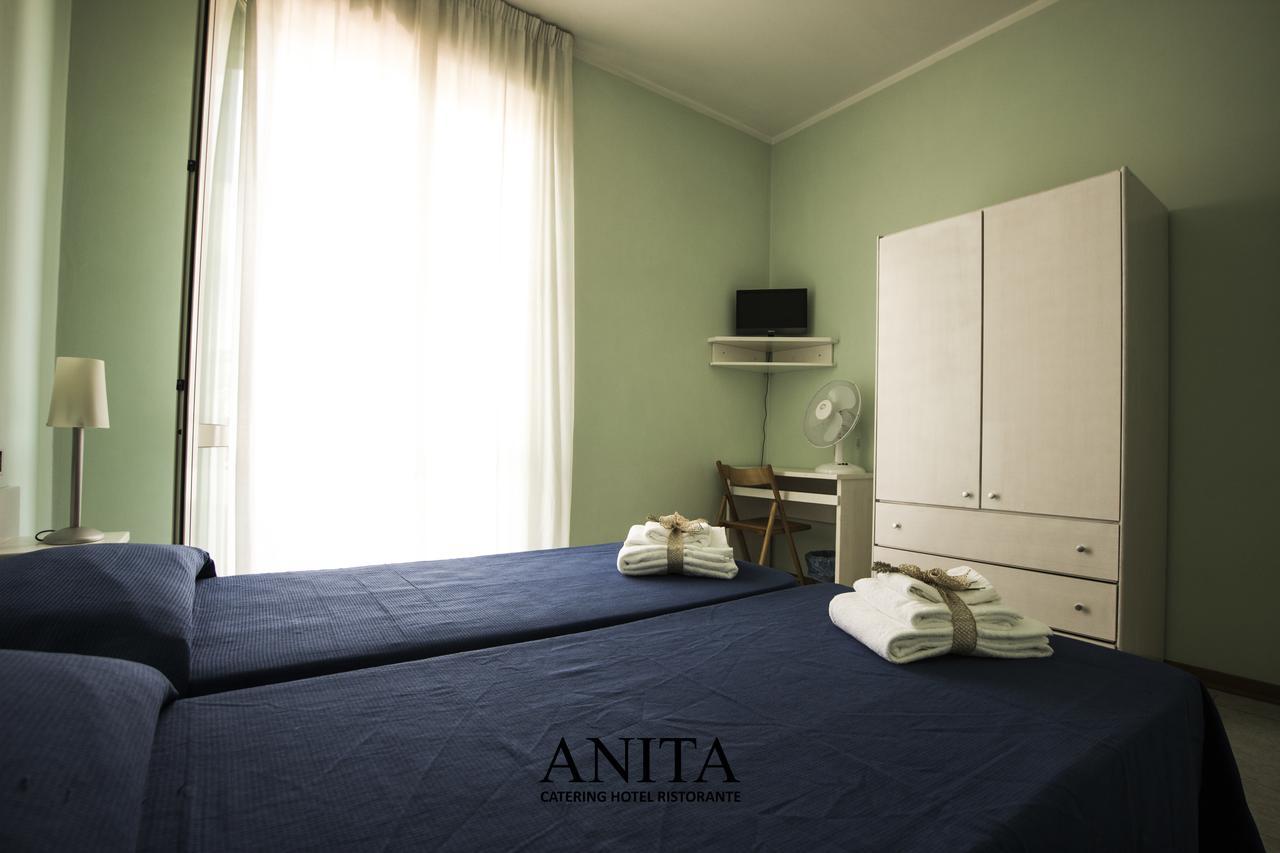 Hotel Anita Amelia Buitenkant foto