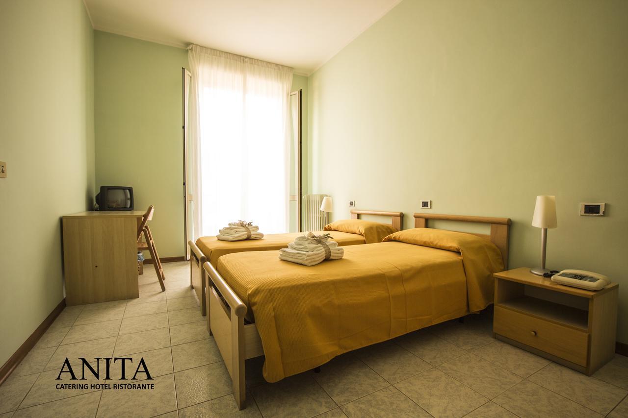 Hotel Anita Amelia Buitenkant foto