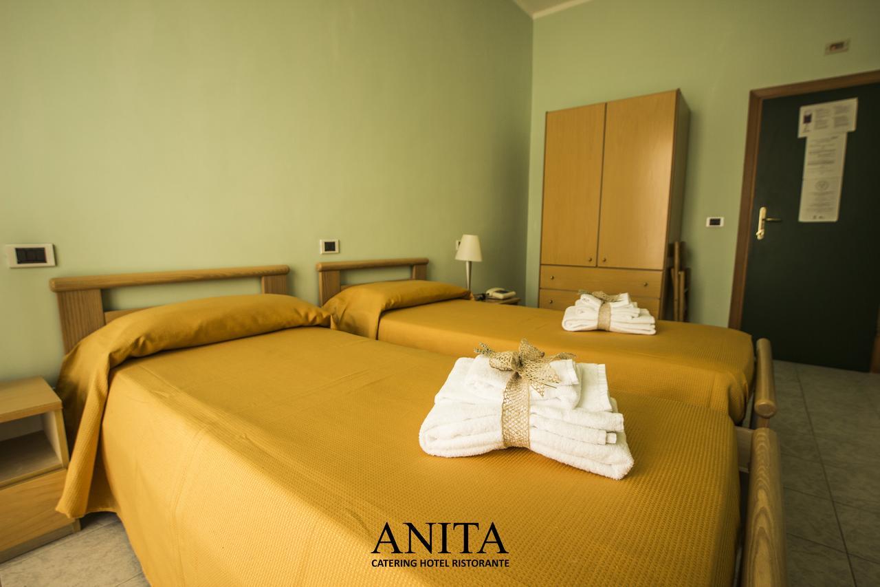 Hotel Anita Amelia Buitenkant foto