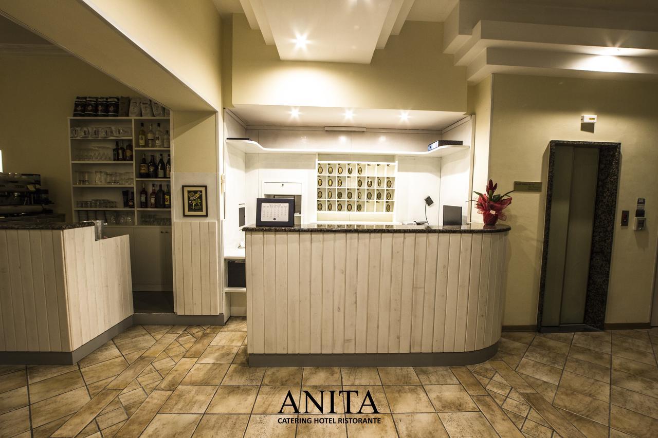 Hotel Anita Amelia Buitenkant foto